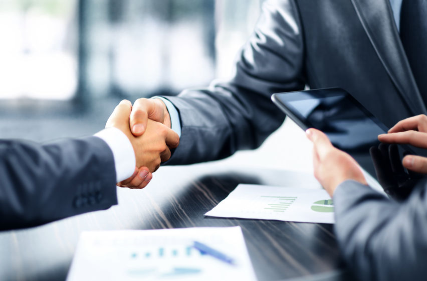 49572474 مهاجرت سرمایه گذاری به اسپانیاbusiness people shaking hands مهاجرت سرمایه گذاری به اسپانیا